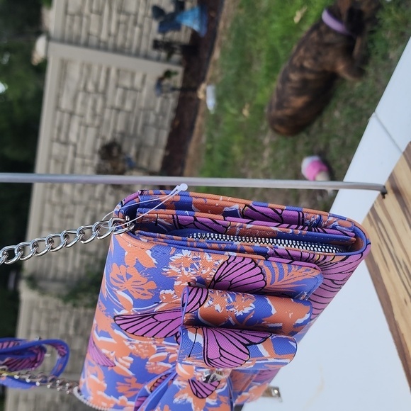BETSEY JOHNSON ORANGE n PURPLE BUTTERFLY BOW BETSEY JOHNSON CROSSBODY/WALLET - Picture 3 of 8